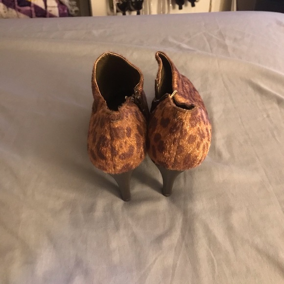 Leopard print booties size 8.5 New - Picture 3 of 4